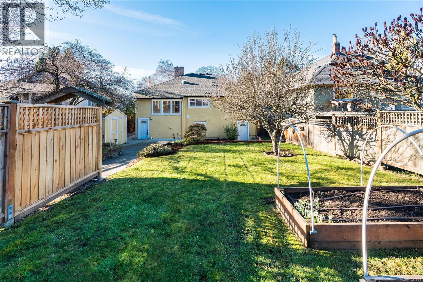 1537 Hampshire Rd, Oak Bay