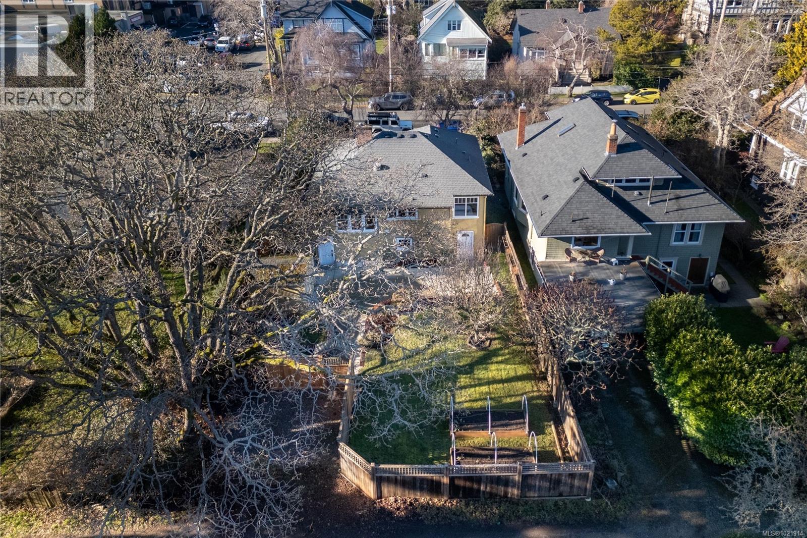 1537 Hampshire Rd, Oak Bay