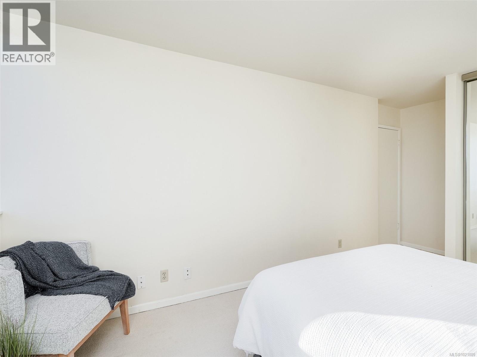 1010 647 Michigan St, Victoria