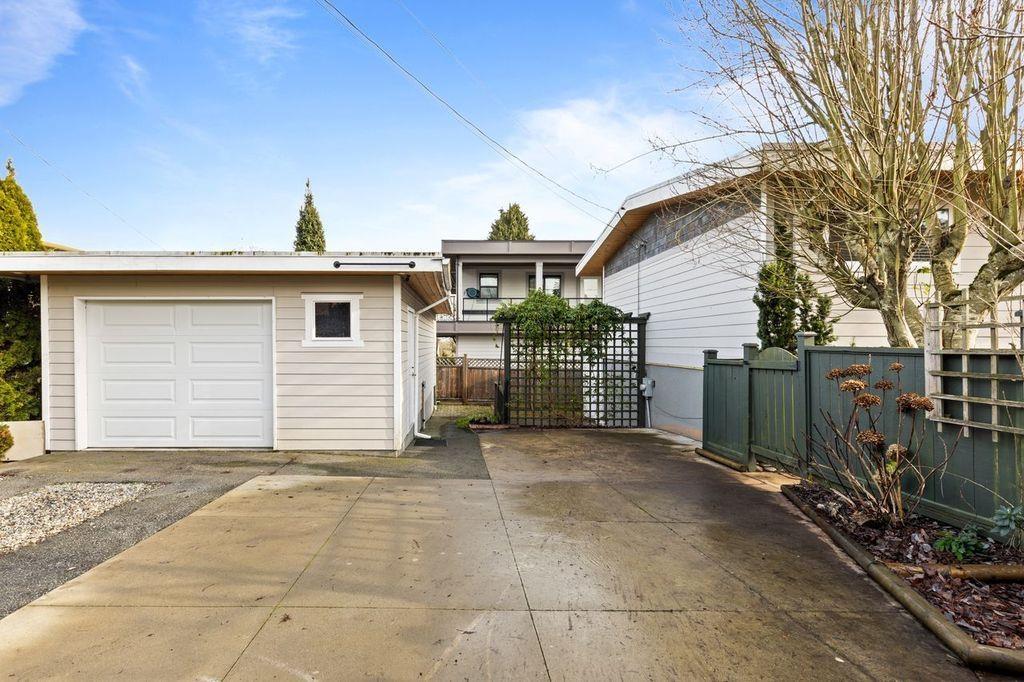 1310 PARKER STREET, White Rock