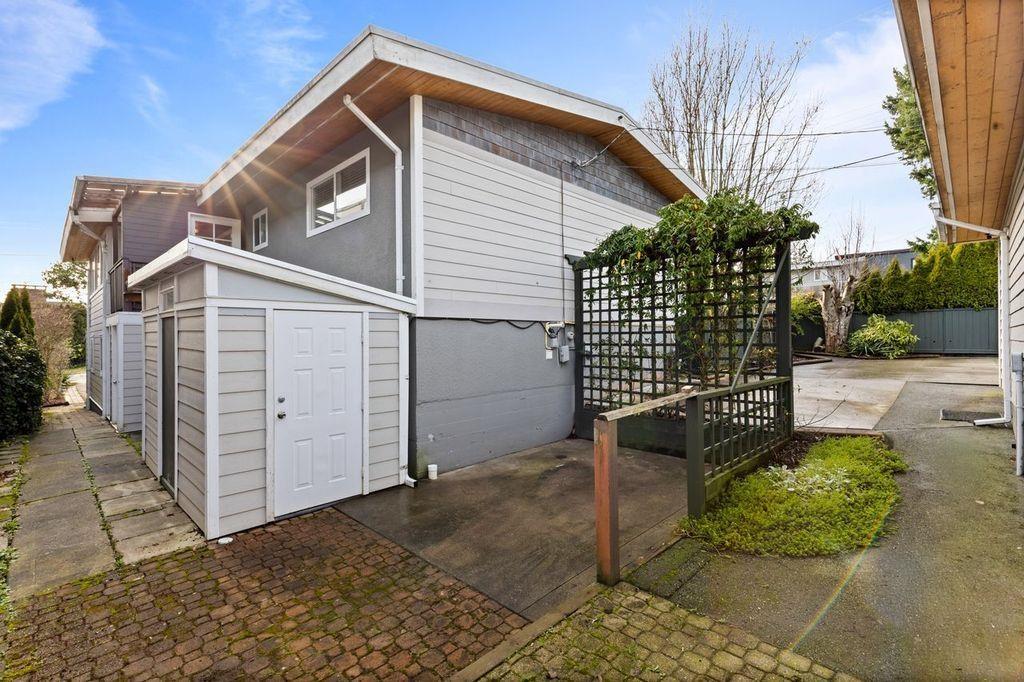 1310 PARKER STREET, White Rock