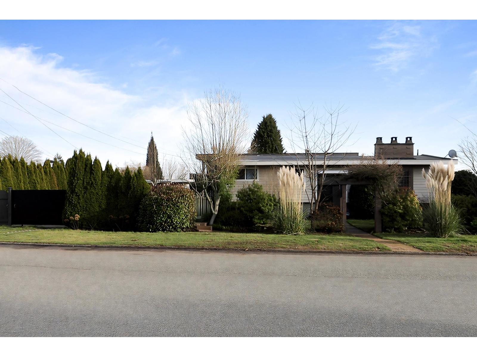 1310 PARKER STREET, White Rock