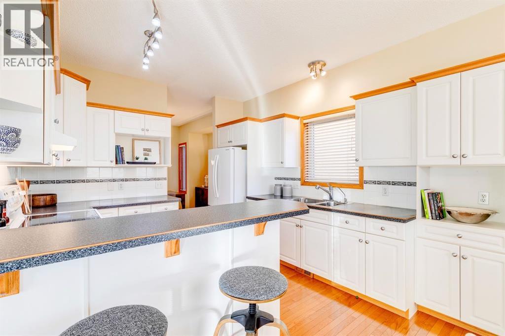 Single Family House Bungalow for Sale in  Shannon Link SW Shawnessy Calgary 