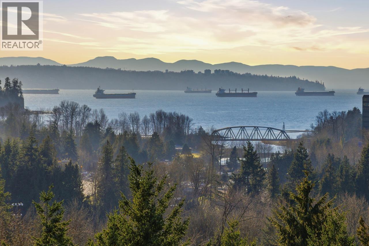 1601 2004 FULLERTON AVENUE, North Vancouver