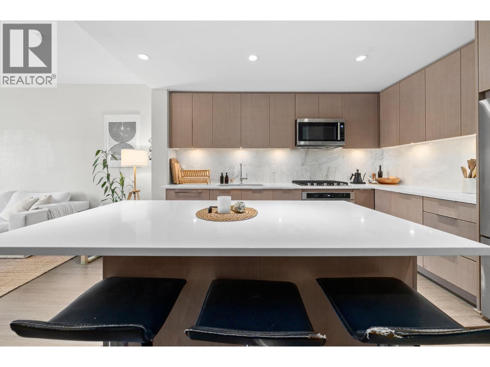 314 2663 LIBRARY LANE, North Vancouver