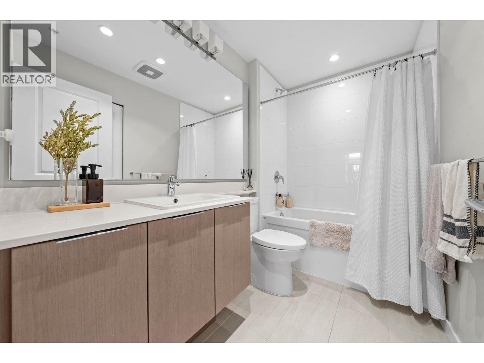 314 2663 LIBRARY LANE, North Vancouver