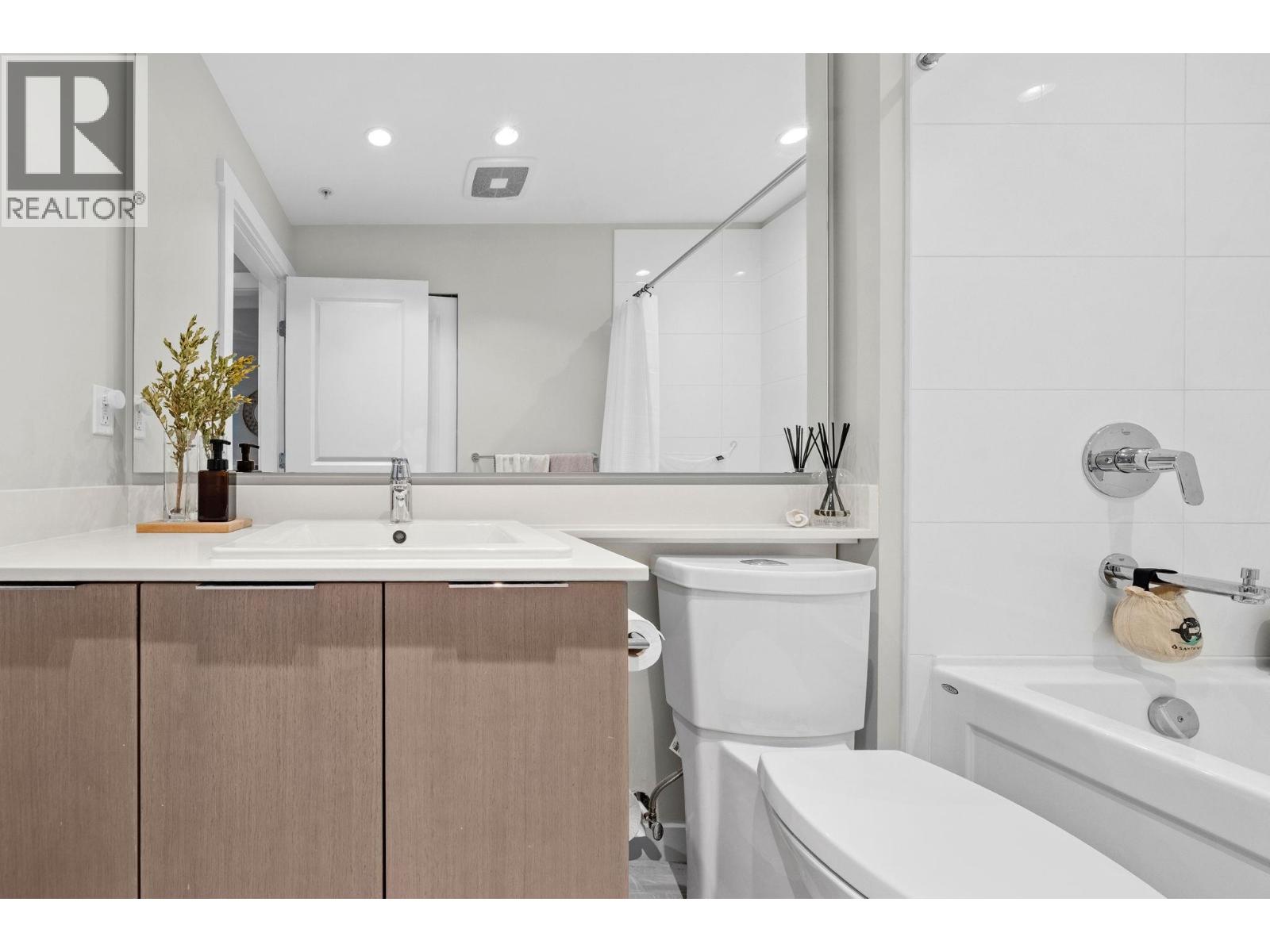 314 2663 LIBRARY LANE, North Vancouver