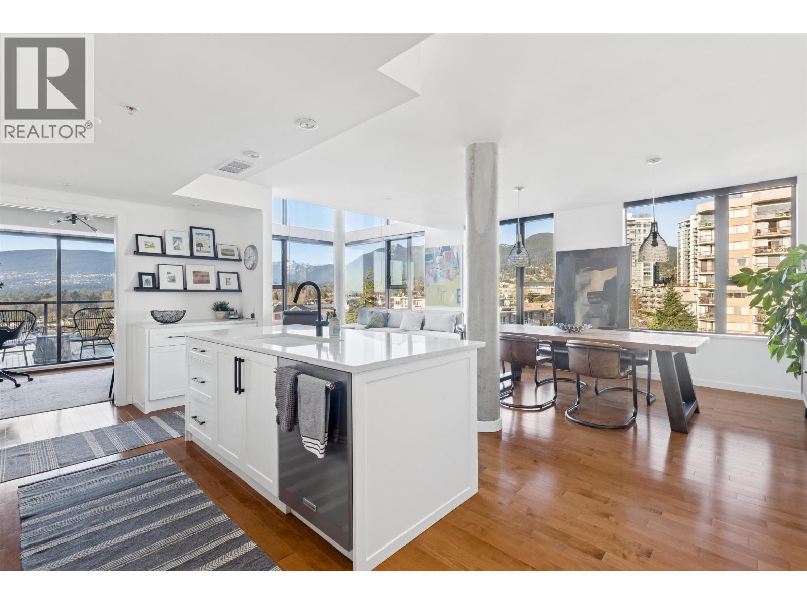 PH8 683 W VICTORIA PARK, North Vancouver