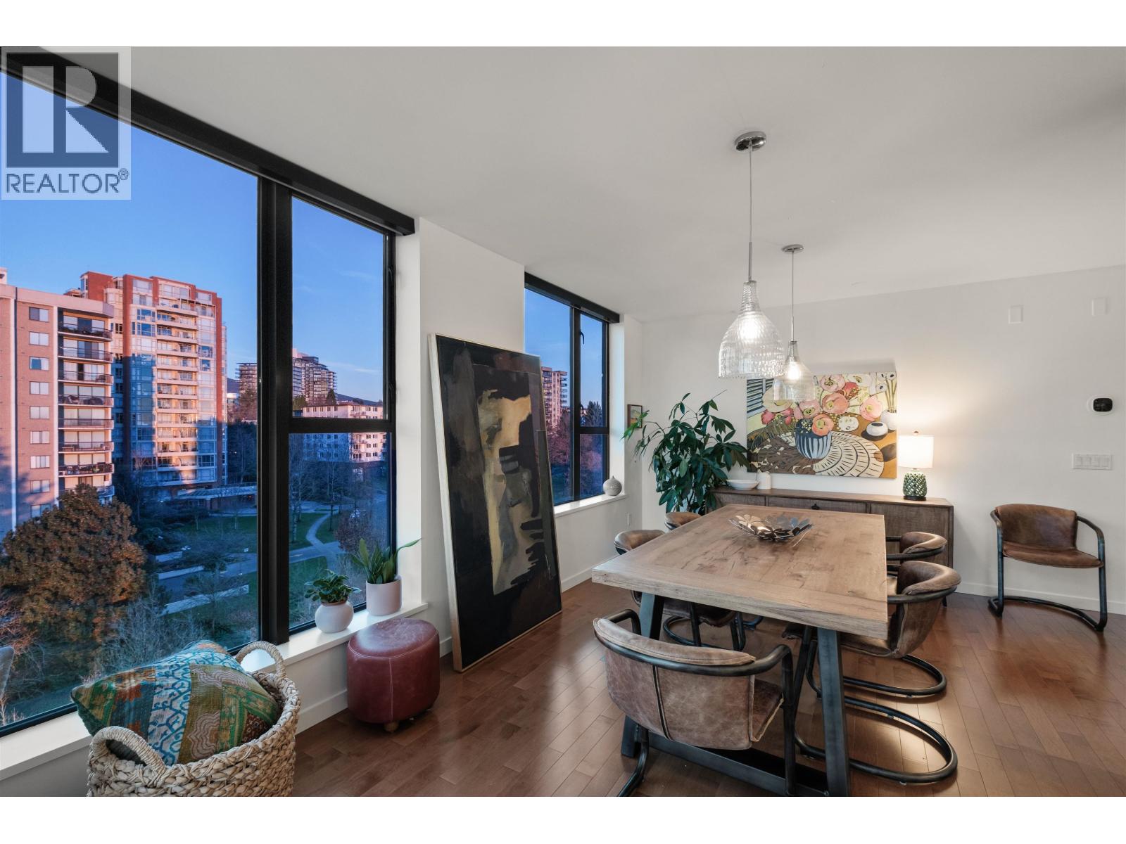 PH8 683 W VICTORIA PARK, North Vancouver