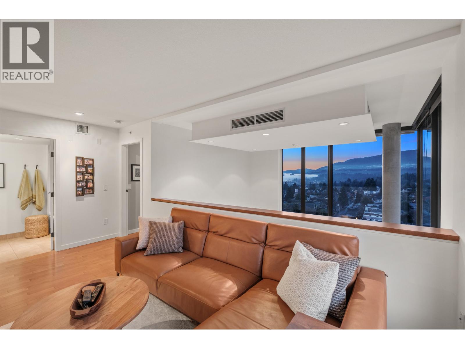 PH8 683 W VICTORIA PARK, North Vancouver