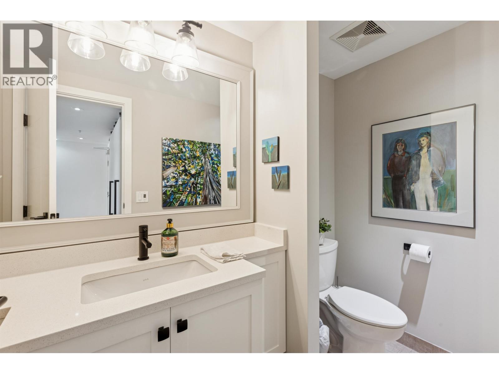 PH8 683 W VICTORIA PARK, North Vancouver