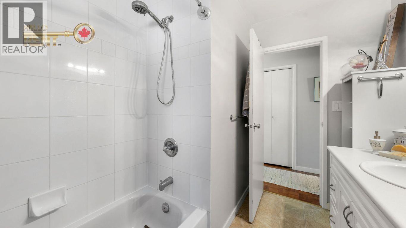 UPPER 226 E 20TH STREET, North Vancouver