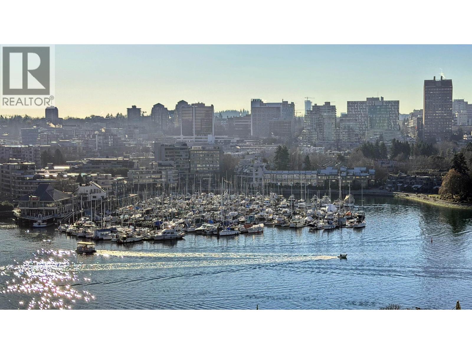 1705 1228 MARINASIDE CRESCENT