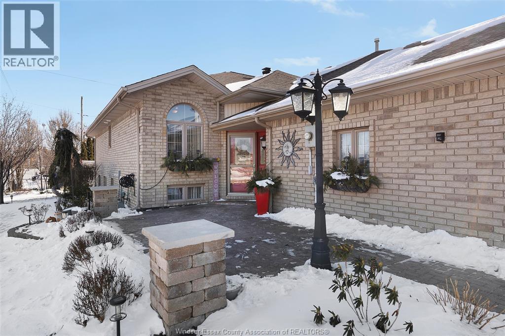 2 QUEEN'S HILL CRESCENT - Photo 3 of 34, Leamington, Ontario