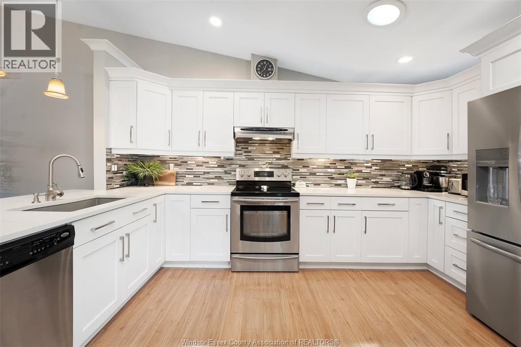 2 QUEEN'S HILL CRESCENT - Photo 5 of 34, Leamington, Ontario