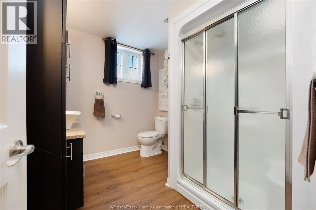 2 QUEEN'S HILL CRESCENT — photo 28