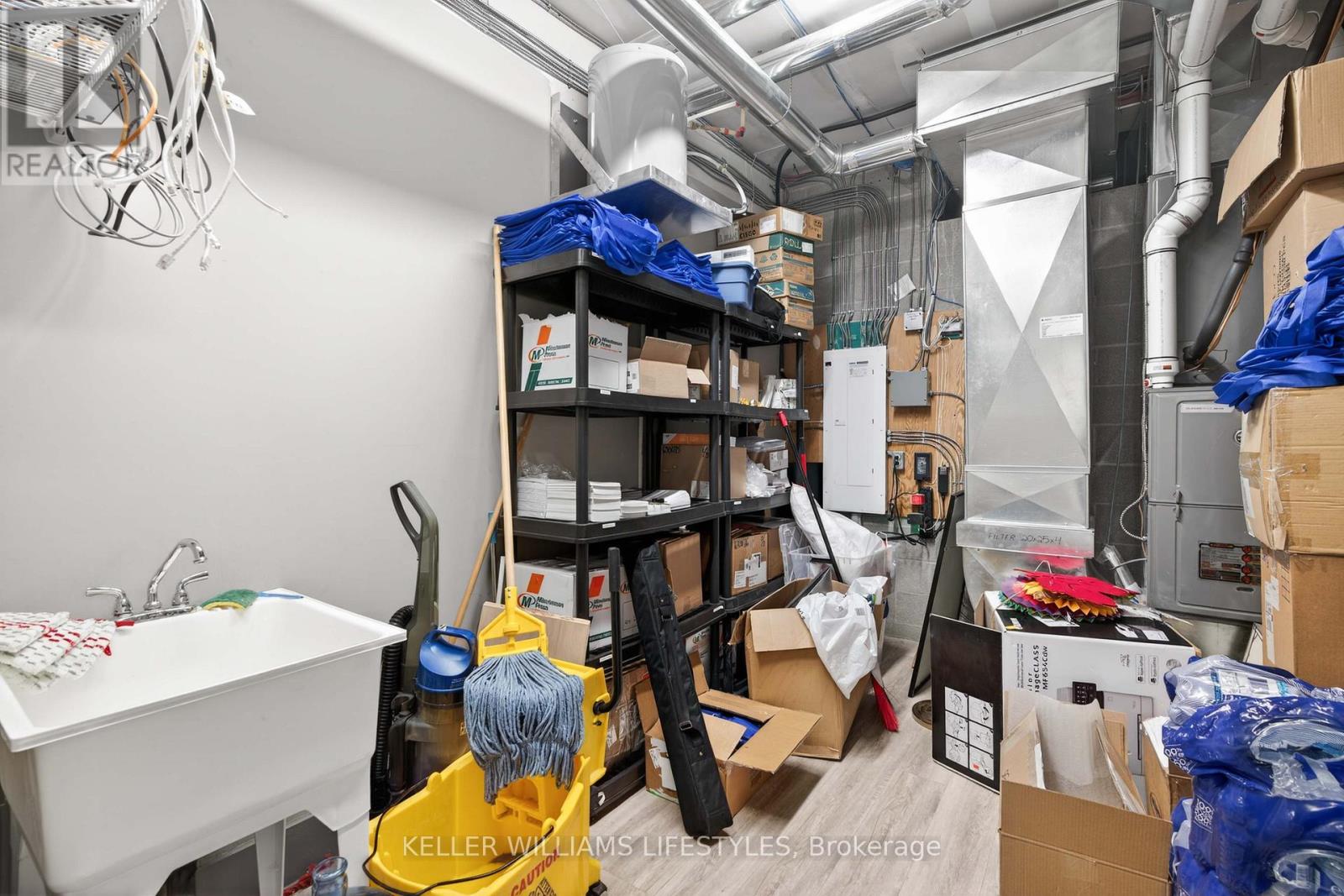 65 FRONT STREET W Property Photo