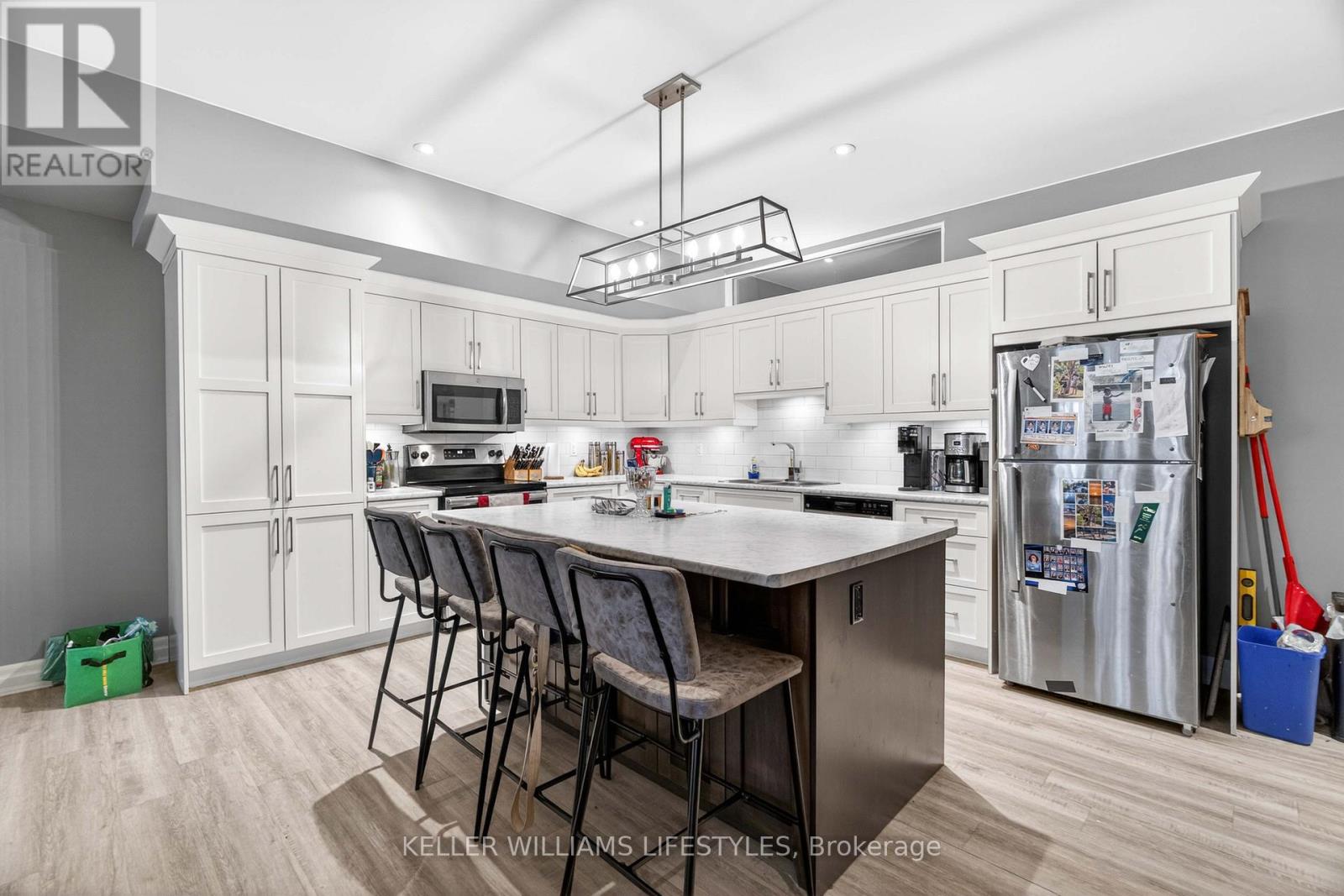 65 FRONT STREET W Property Photo