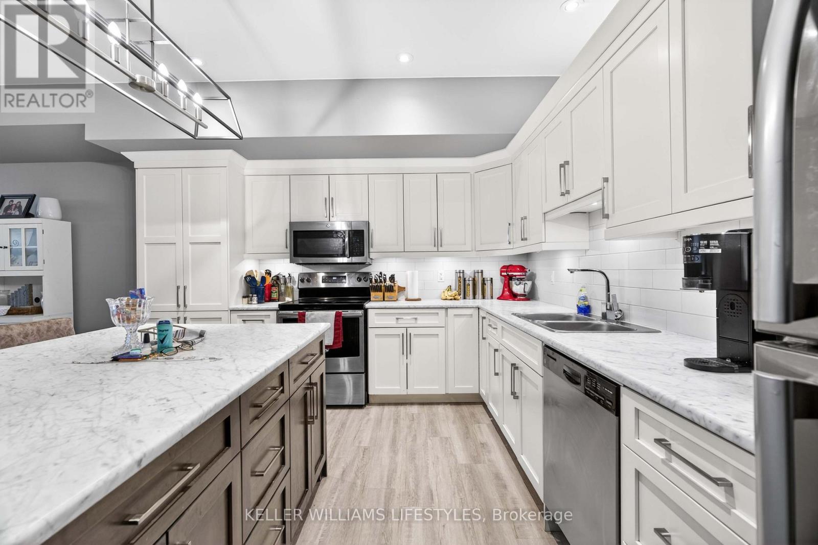 65 FRONT STREET W Property Photo