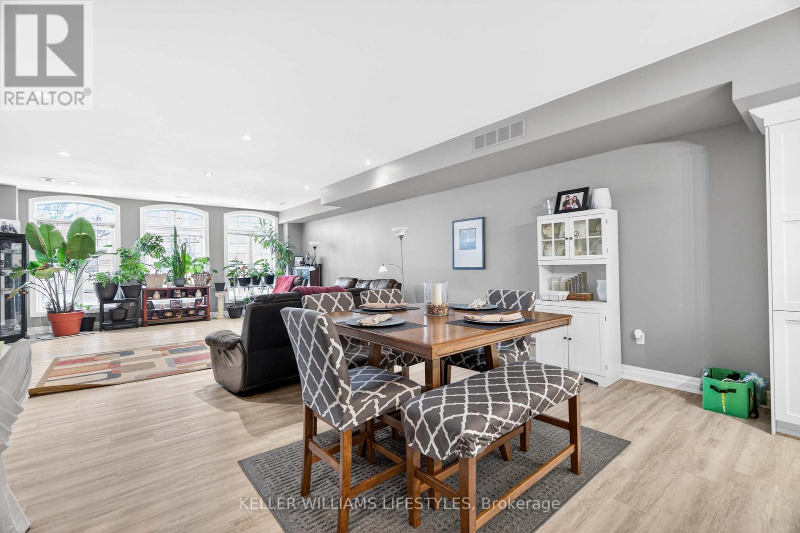 65 FRONT STREET W Property Photo