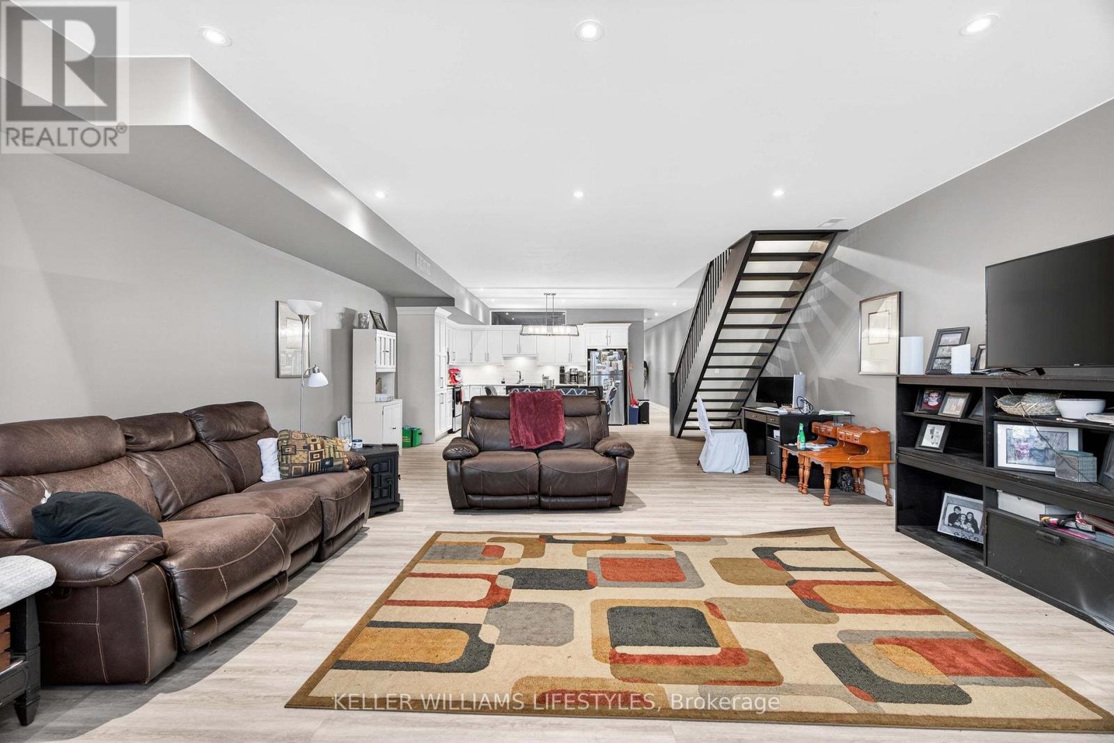 65 FRONT STREET W Property Photo