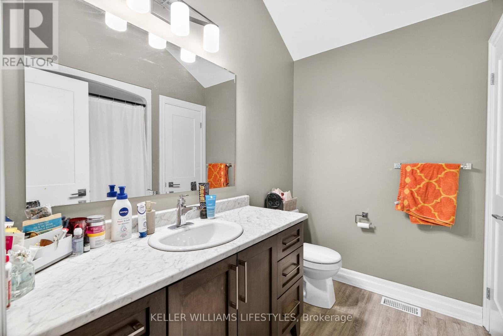 65 FRONT STREET W Property Photo