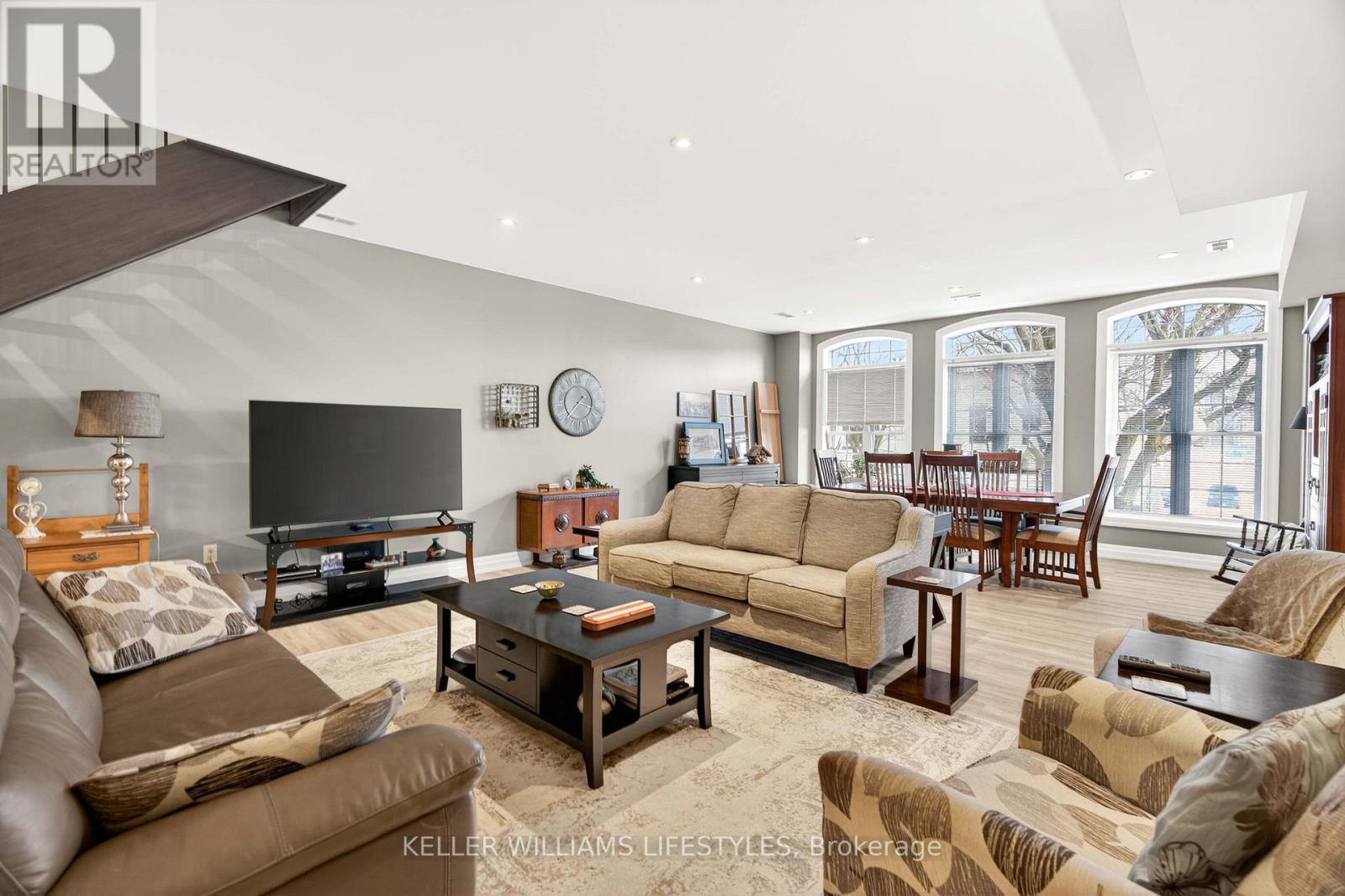 67 FRONT STREET W Property Photo