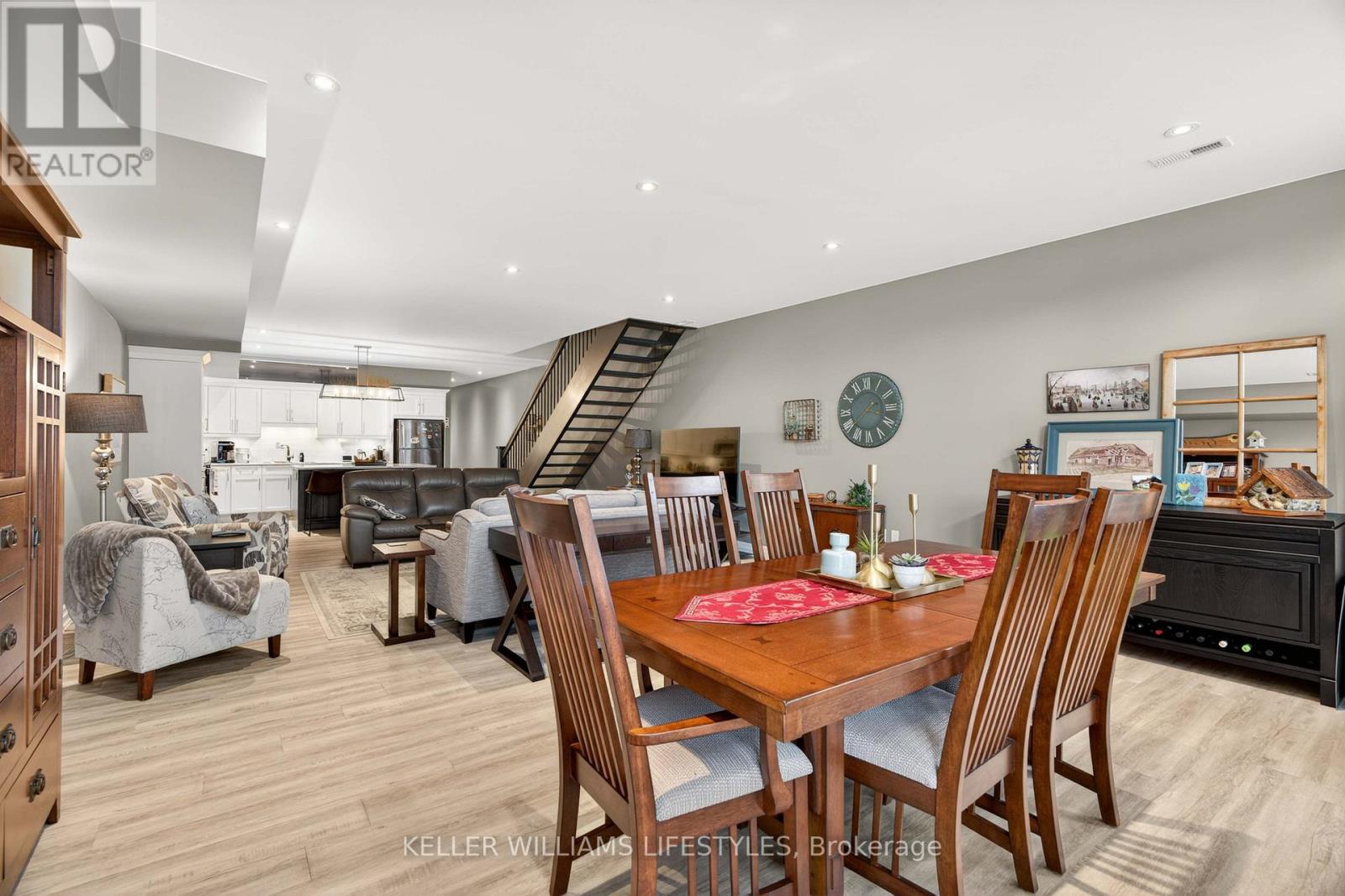 67 FRONT STREET W Property Photo