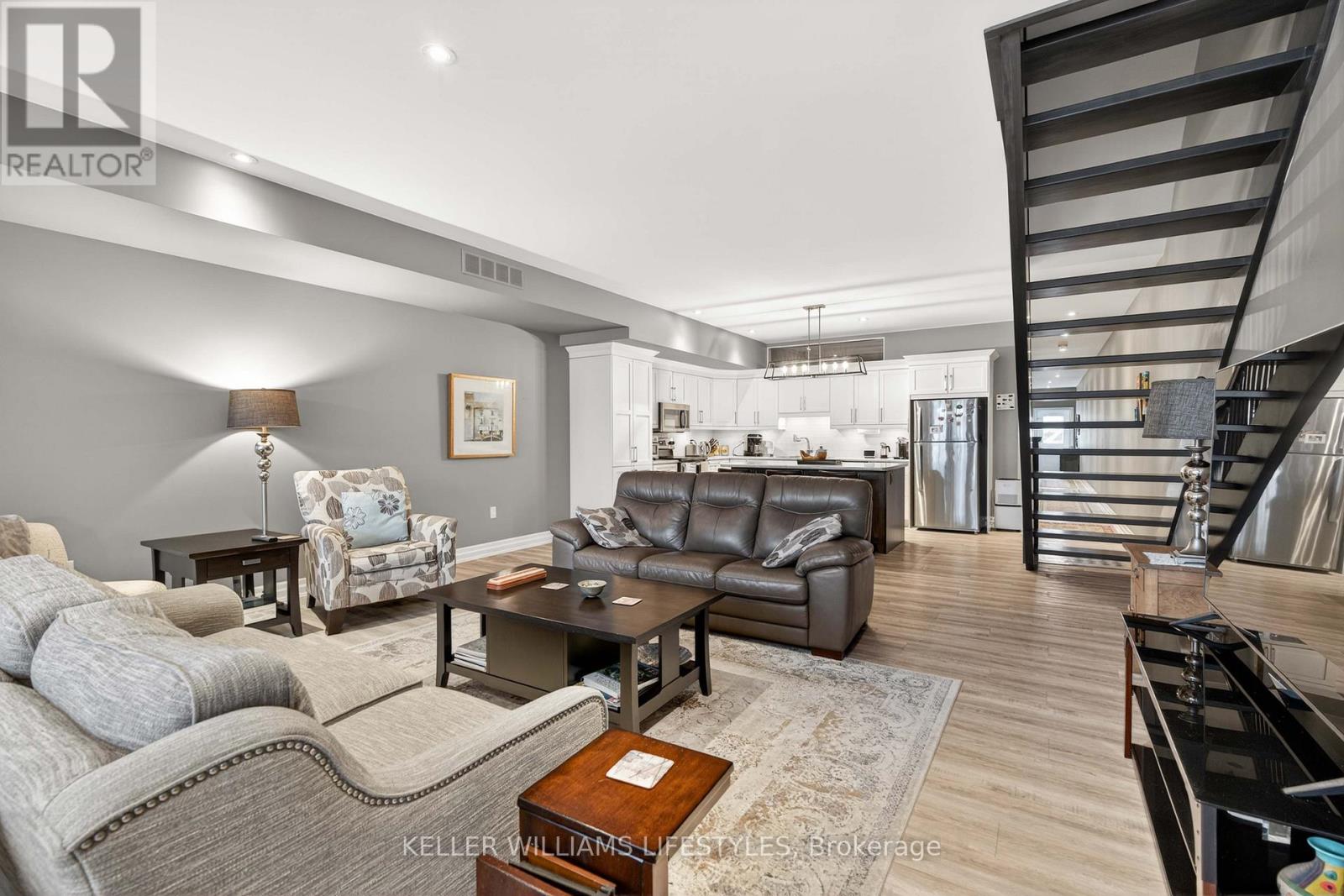 67 FRONT STREET W Property Photo