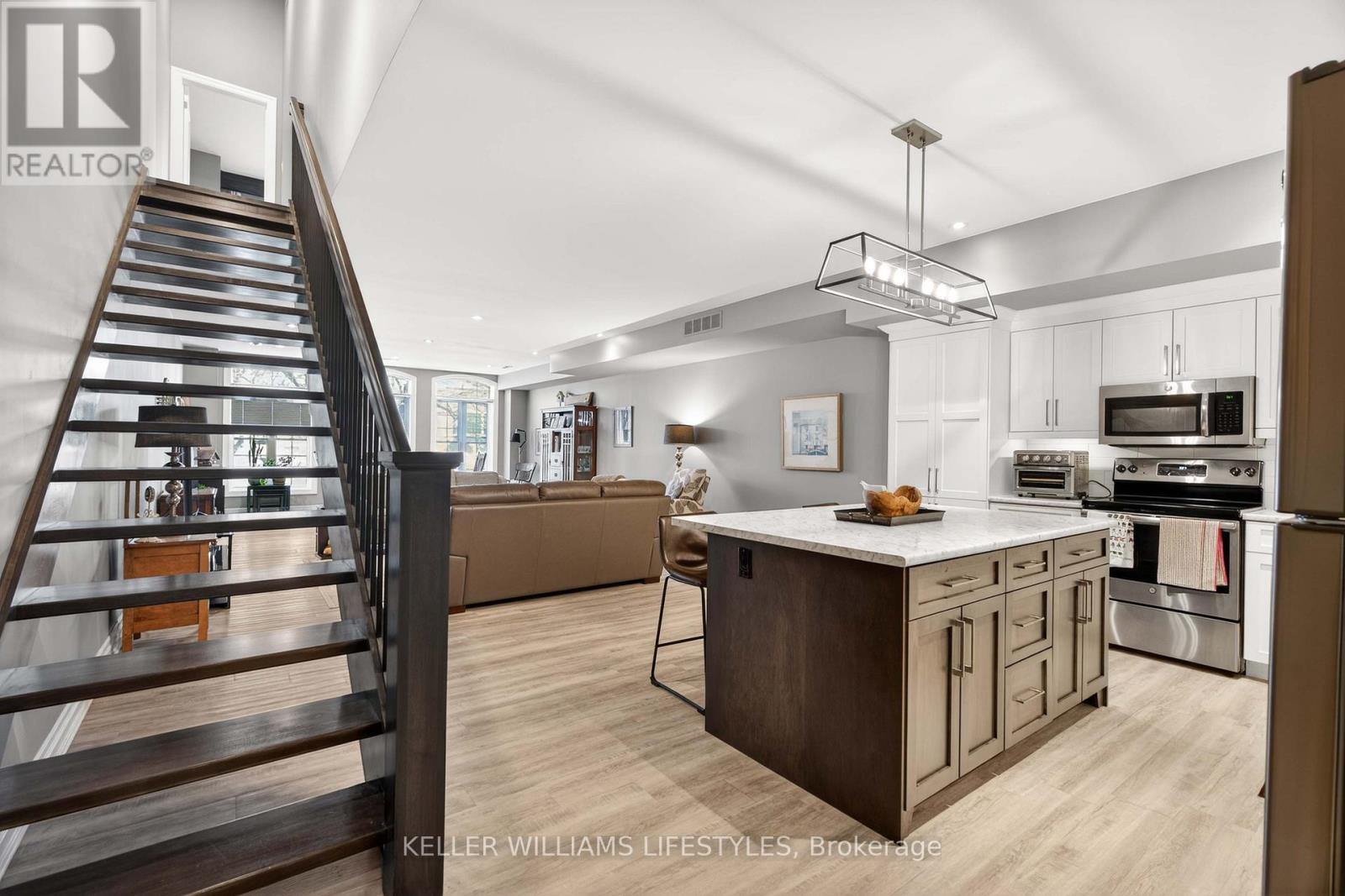 67 FRONT STREET W Property Photo