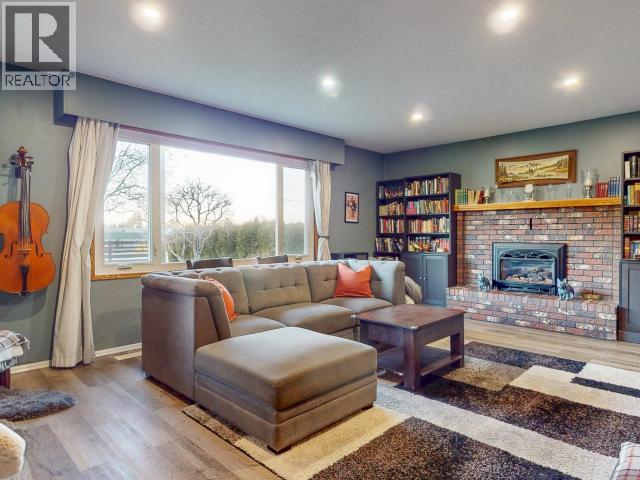 4678 ONTARIO AVE, Powell River