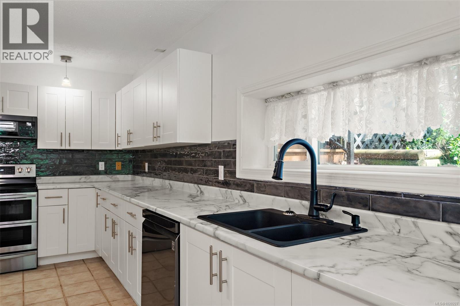 3915 Gilbert Dr, Metchosin