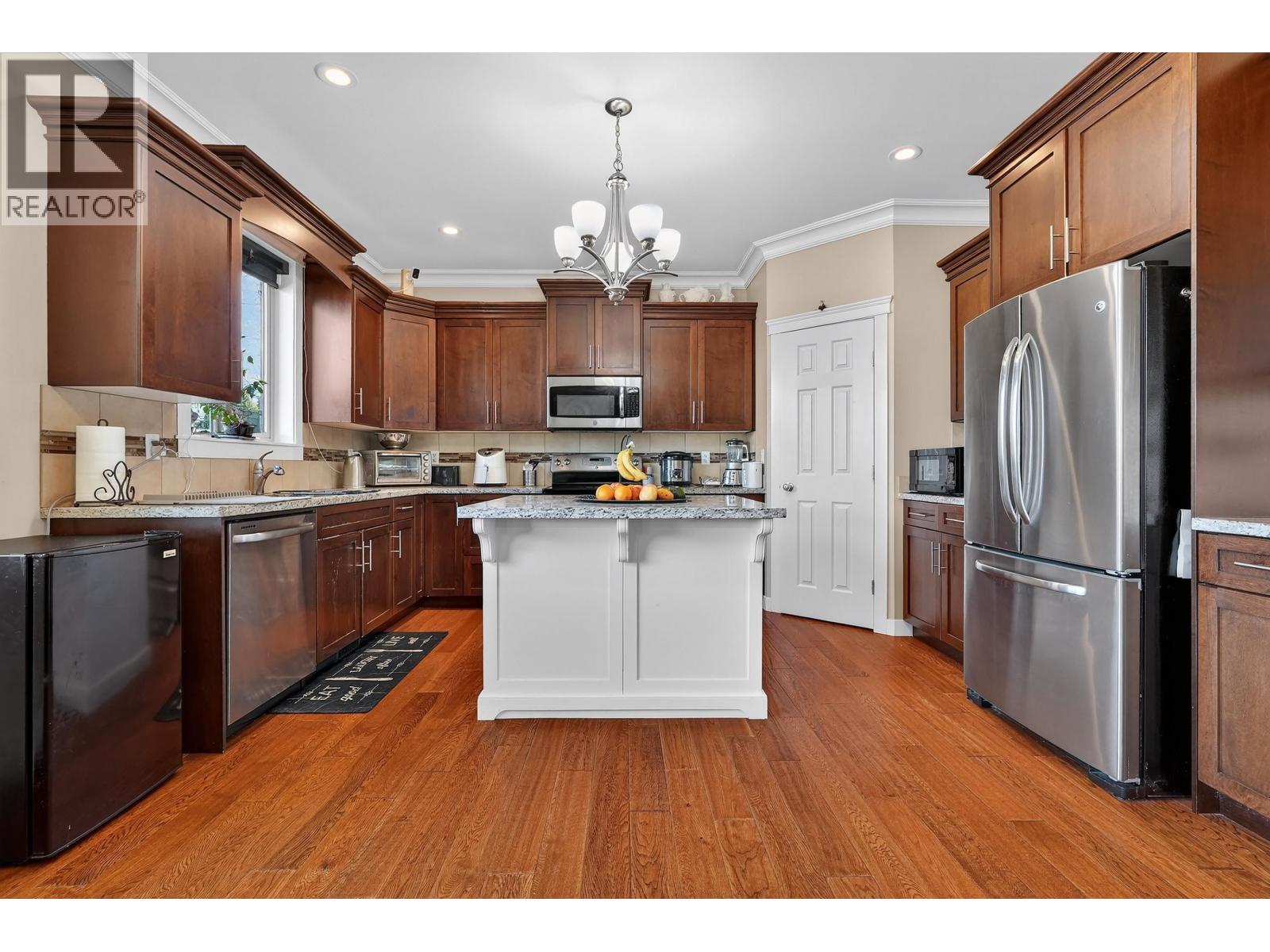 23015 OLUND Crescent - photo 2