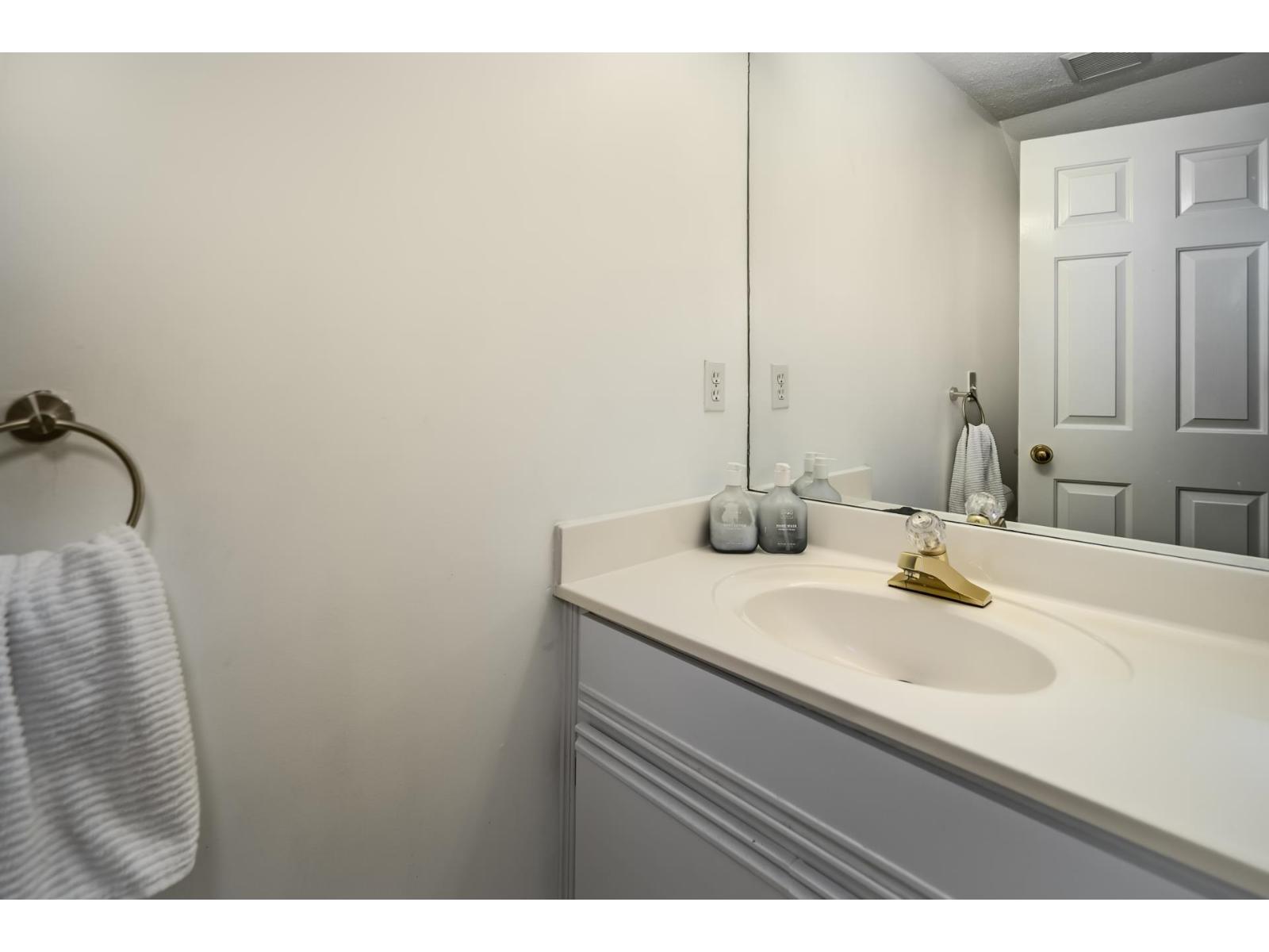 410 6866 NICHOLSON ROAD, Delta