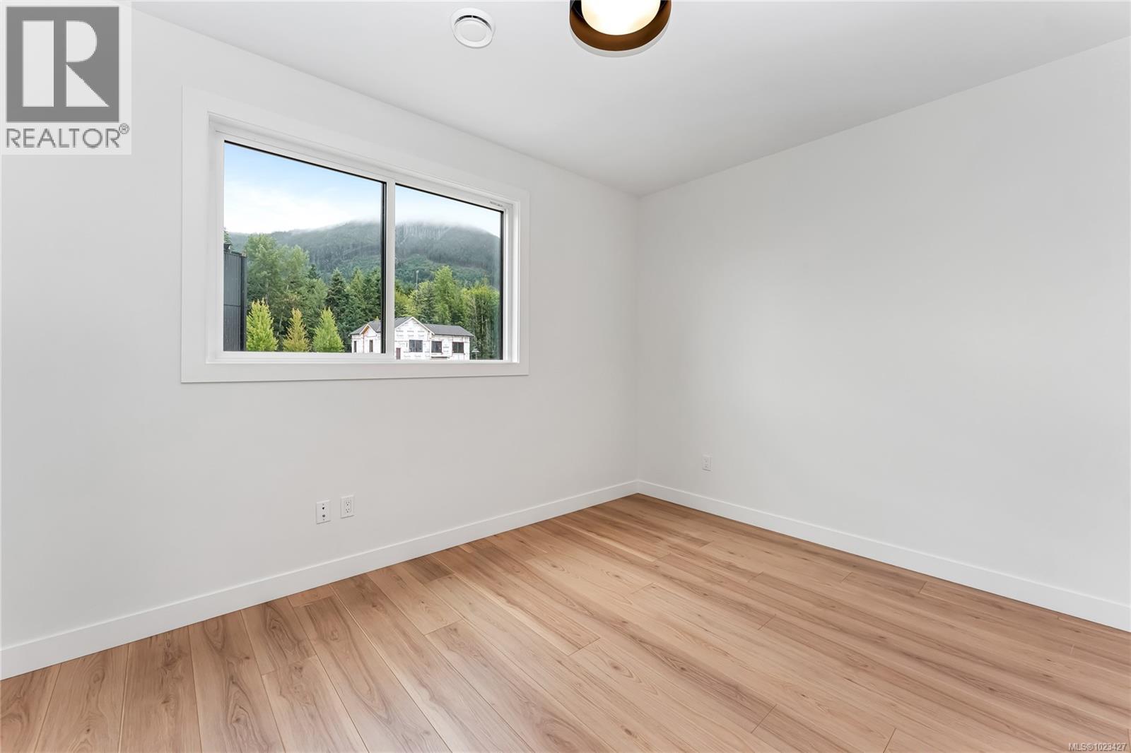 219 COWICHAN LAKE RD - 26