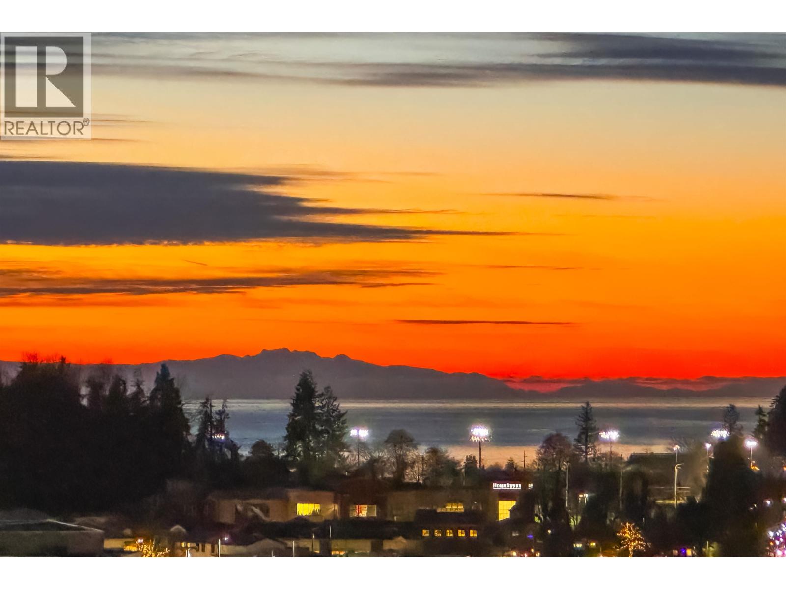 12C 338 TAYLOR WAY, West Vancouver