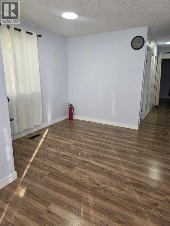 Single Family House Bungalow for Sale in  Templevale Road NE Temple Calgary 