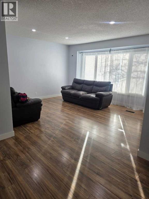 Single Family House Bungalow for Sale in  Templevale Road NE Temple Calgary 