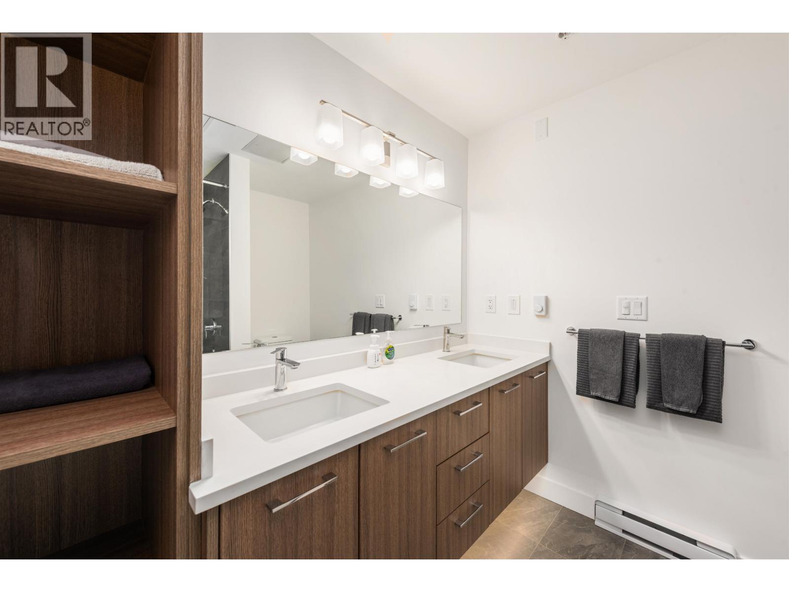 561 W 29TH AVENUE, Vancouver