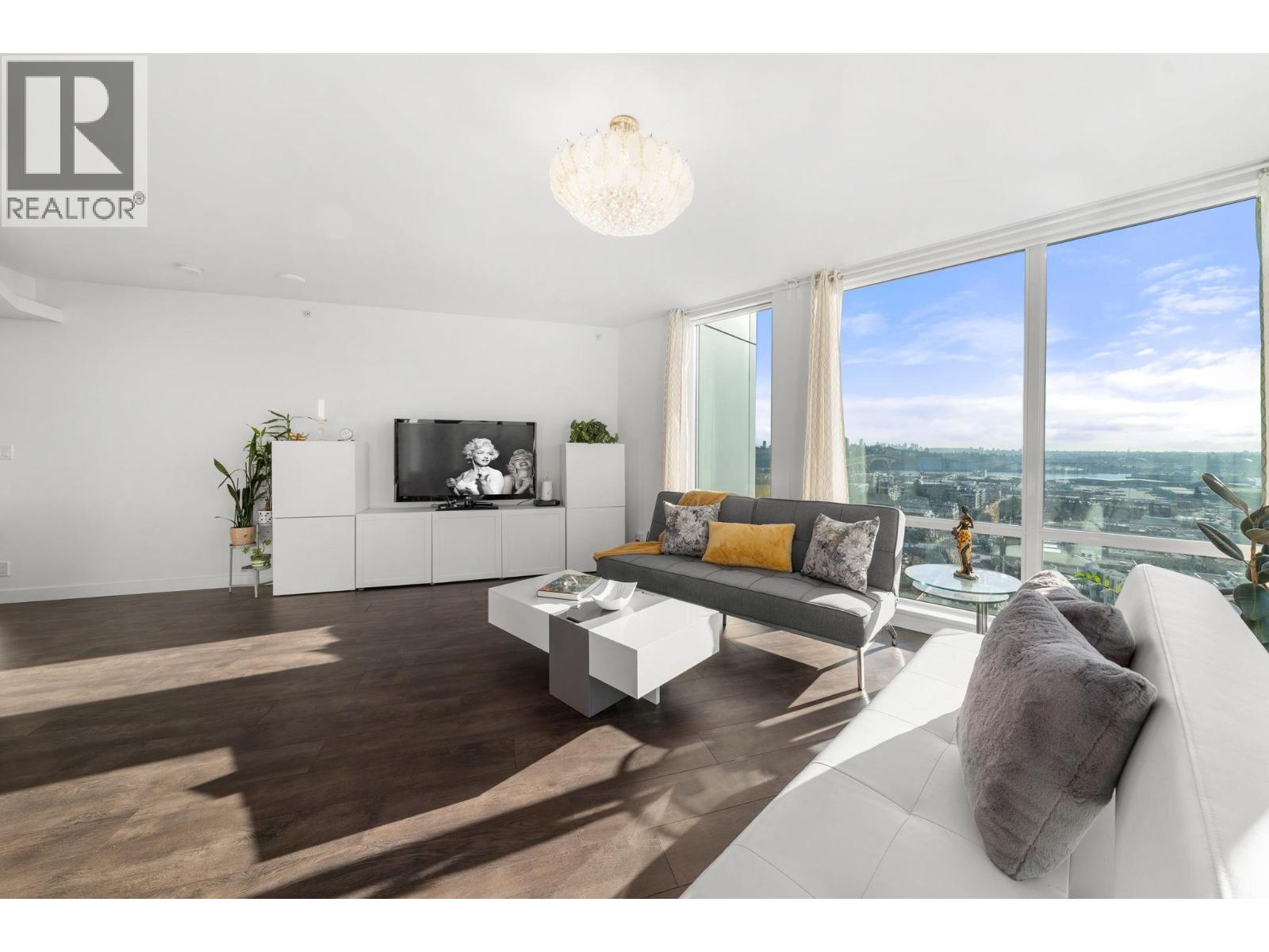 1807 1500 FERN STREET, North Vancouver