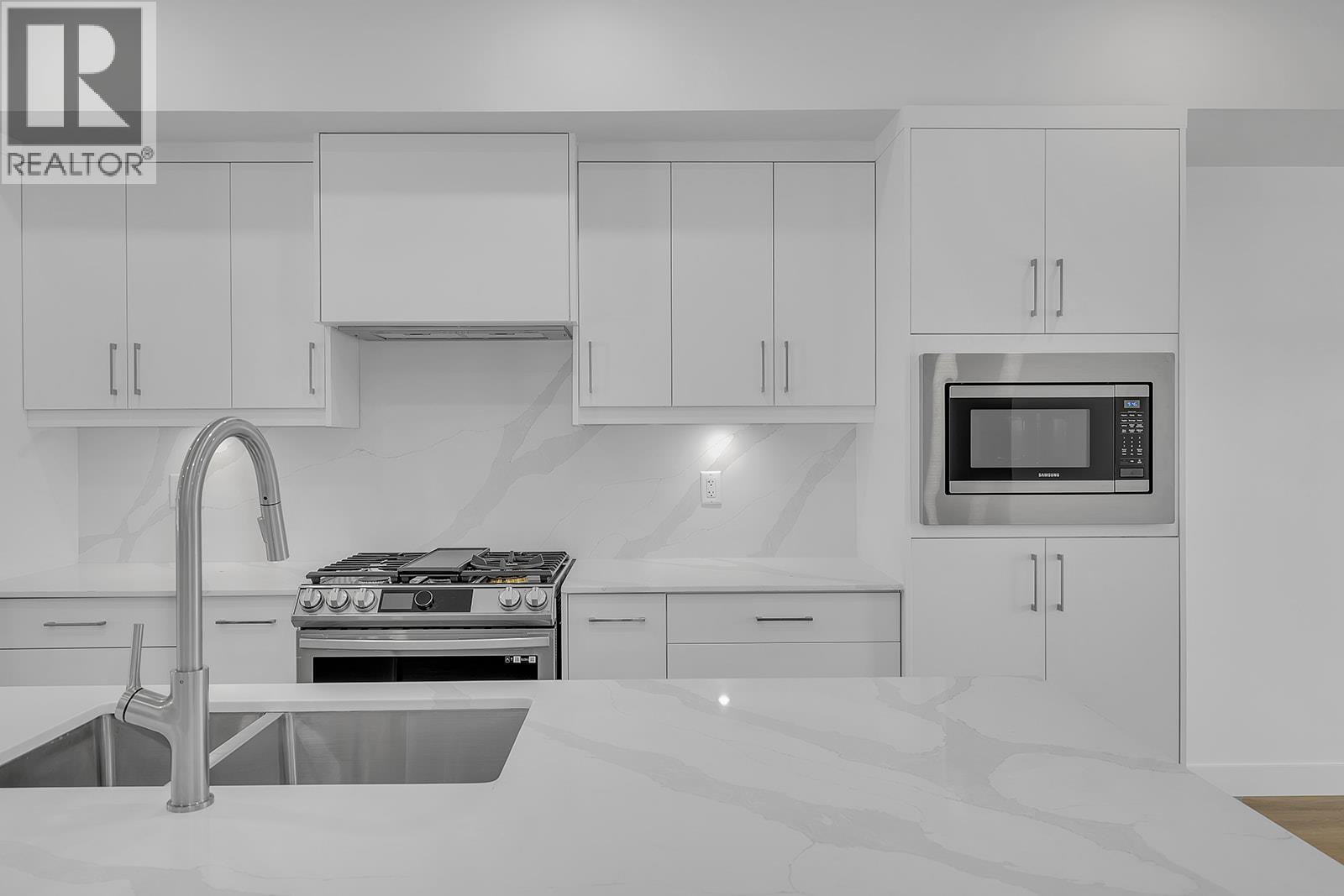 121 5300 Main Street, Kelowna