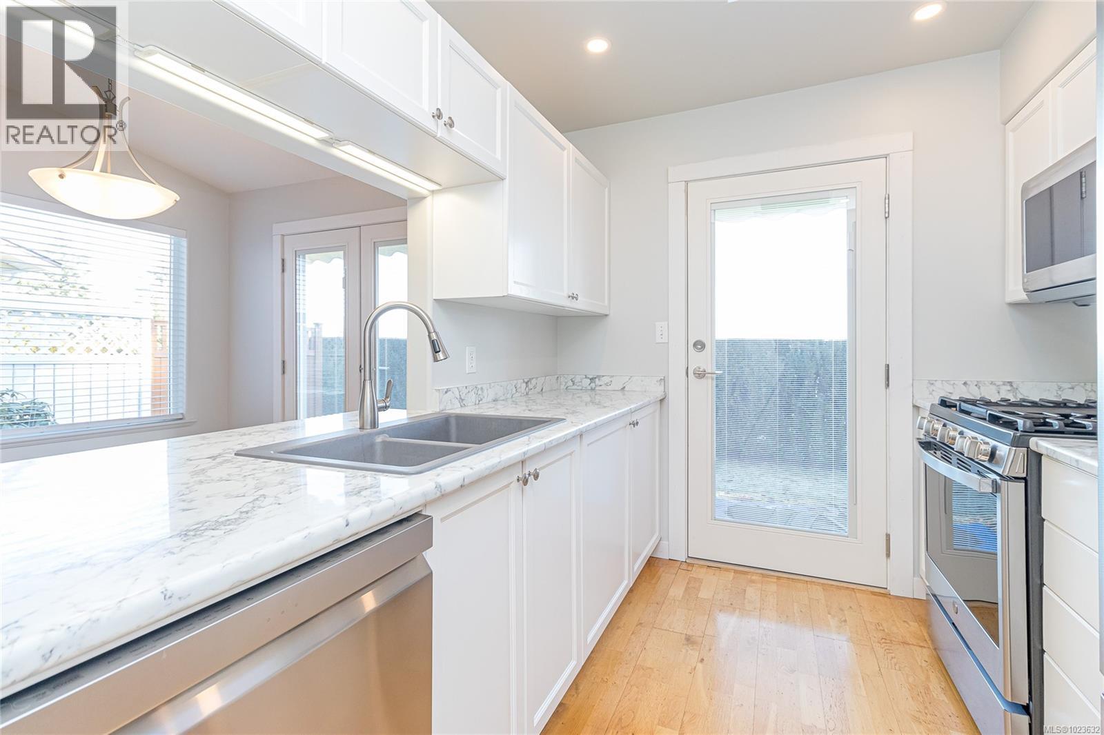 #16 9933 Chemainus Rd - 21