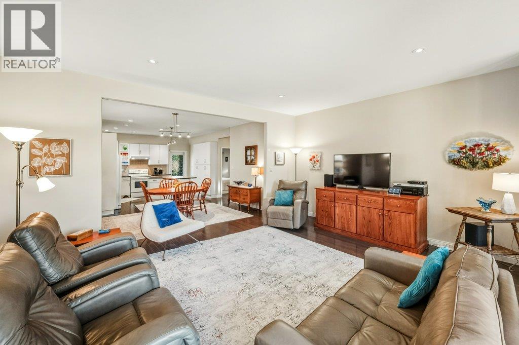 6651 OXBOW Crescent, Oliver