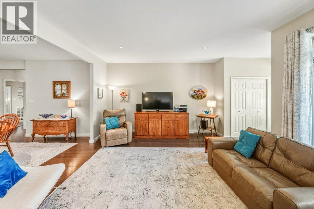 6651 OXBOW Crescent, Oliver