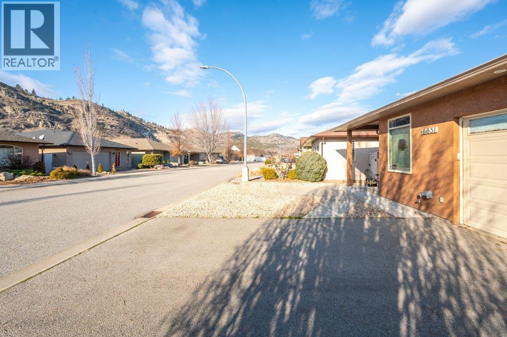 6651 OXBOW Crescent, Oliver
