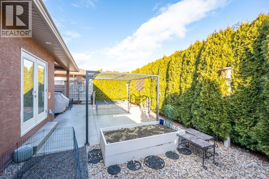 6651 OXBOW Crescent, Oliver