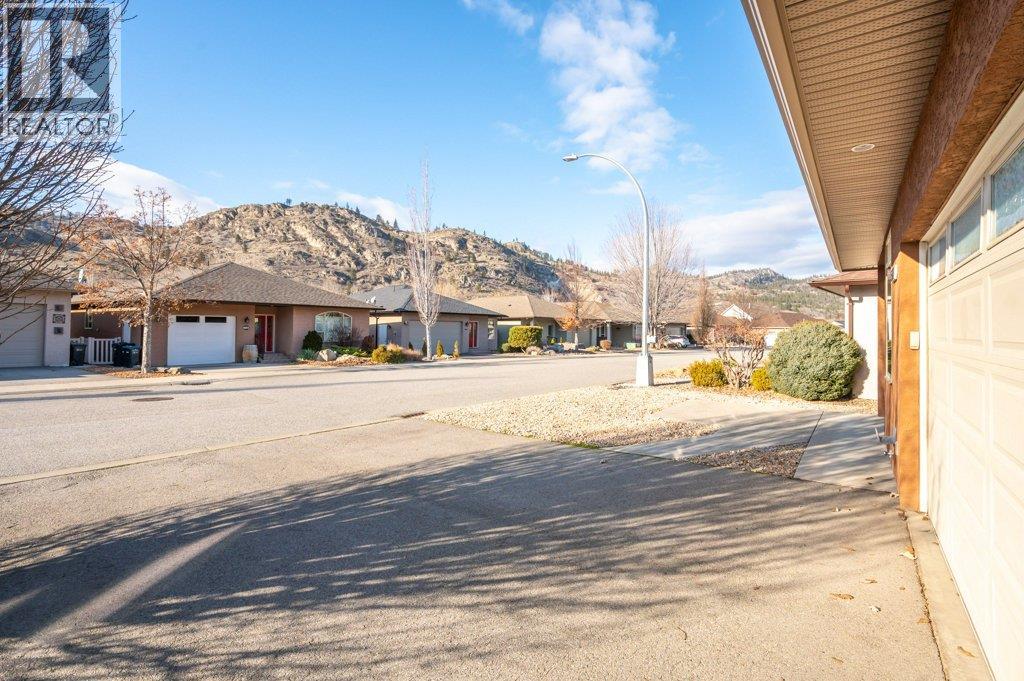 6651 OXBOW Crescent, Oliver