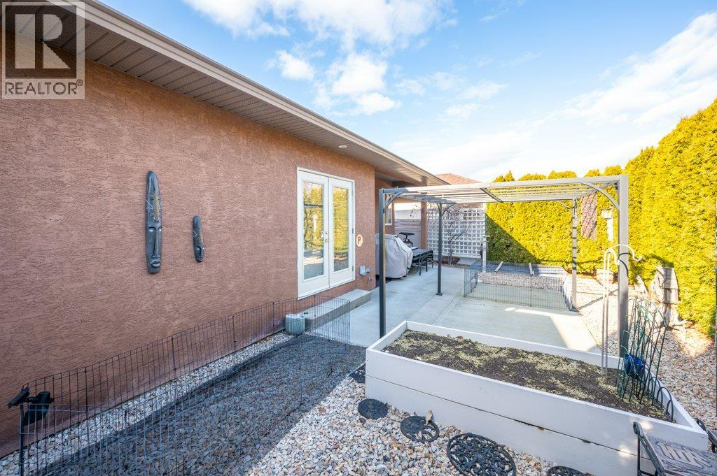 6651 OXBOW Crescent, Oliver