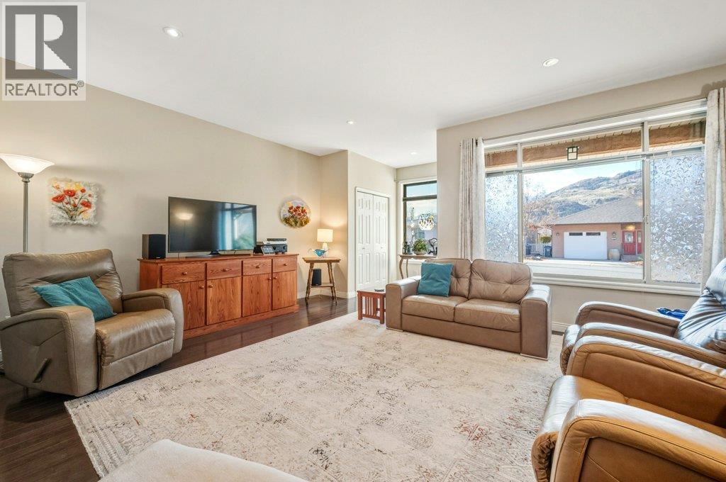 6651 OXBOW Crescent, Oliver