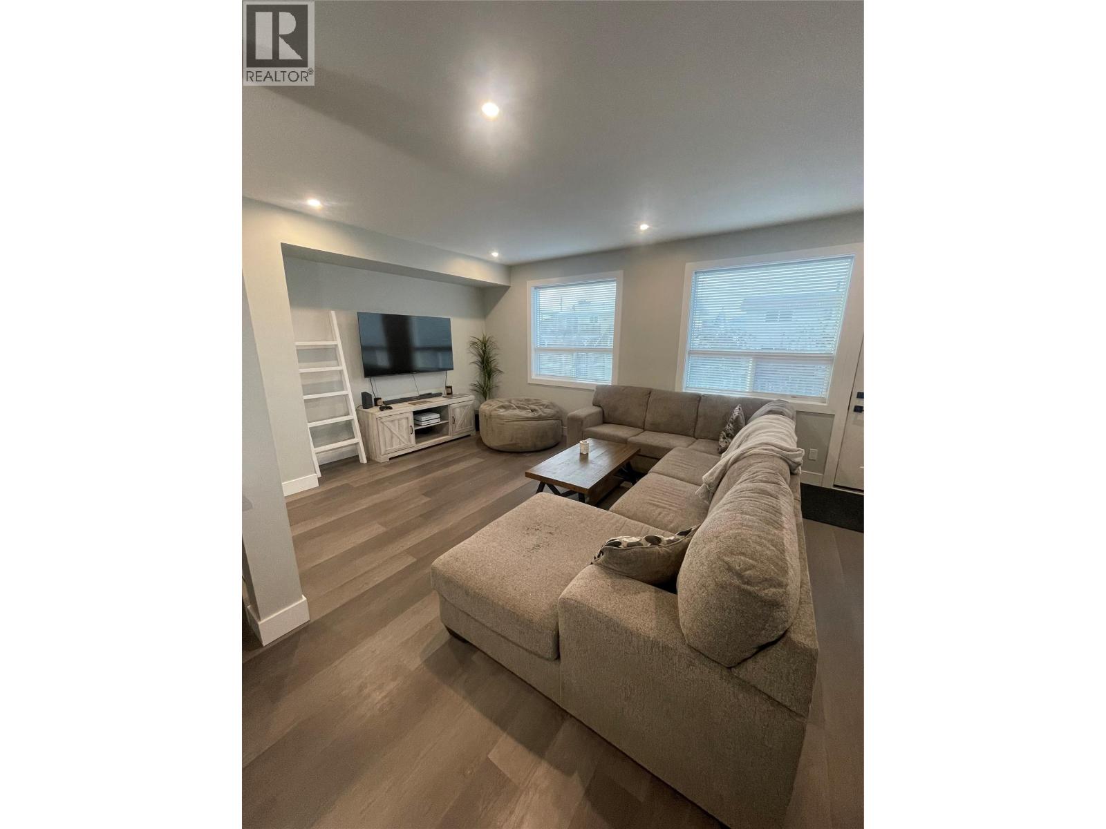 1611 PHILLIPS Street - 4